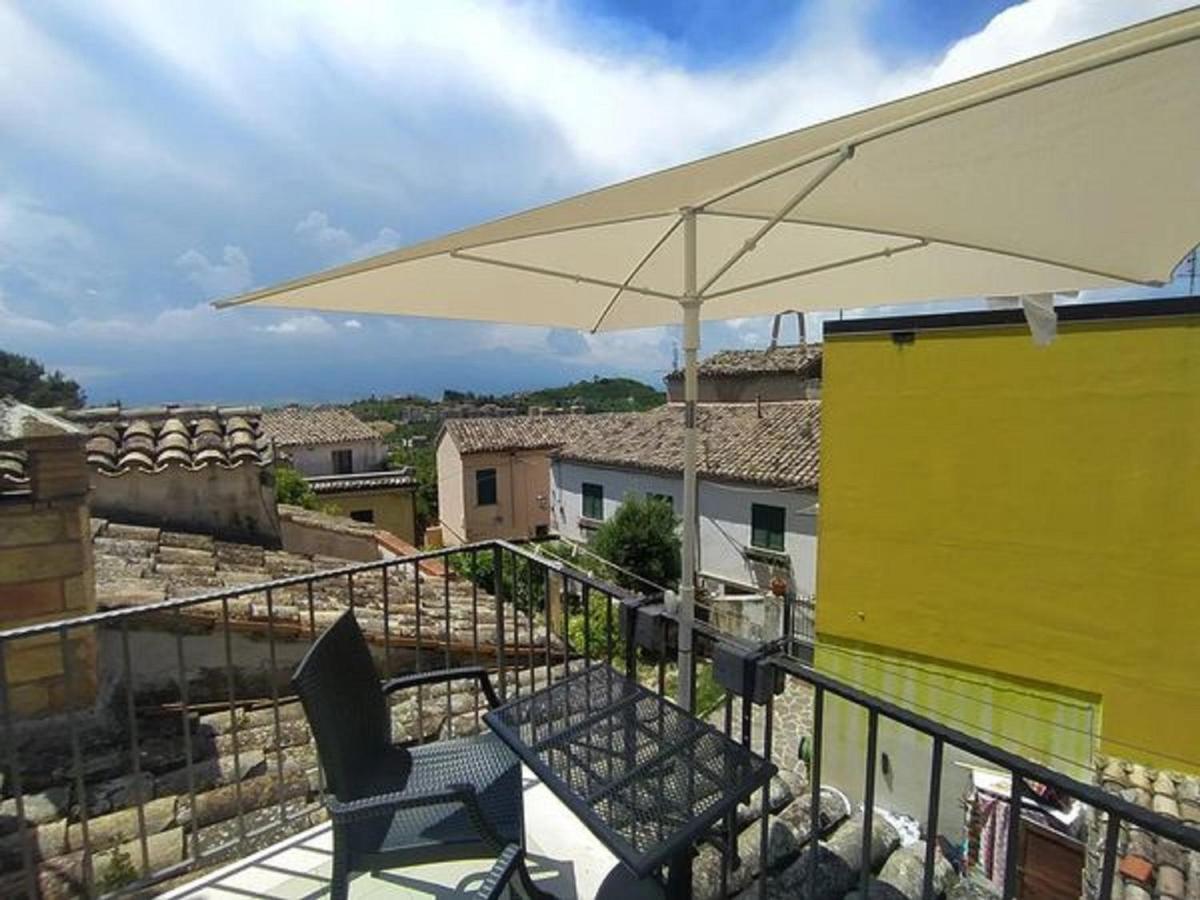 Casa In Centro Storico Vista Gran Sasso Apartment Atri Luaran gambar